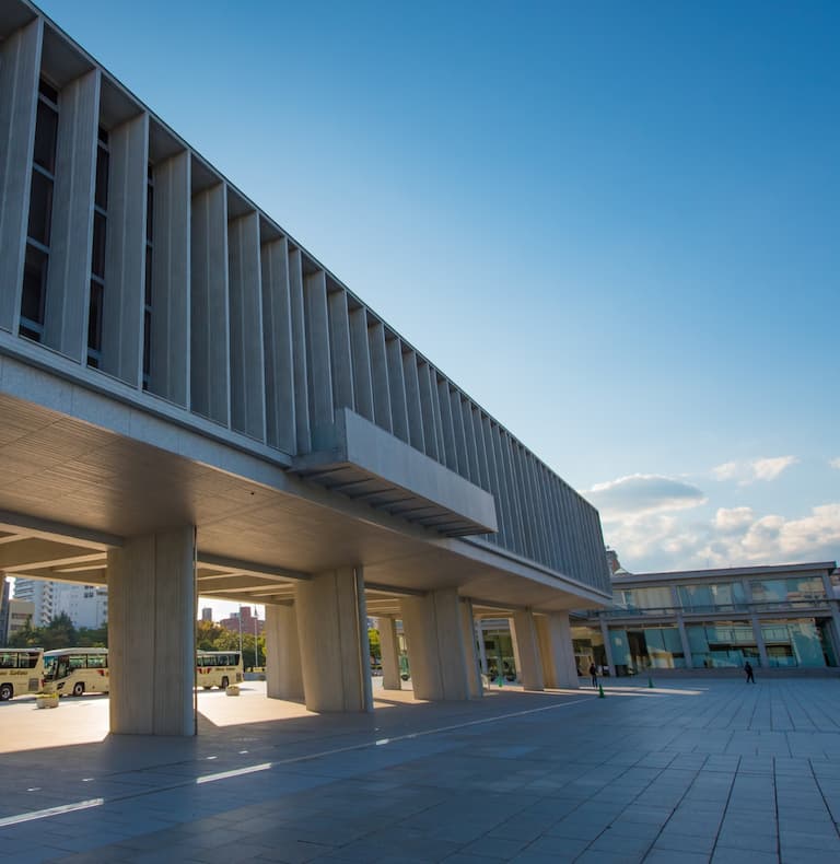 原爆資料館の建物全景の写真